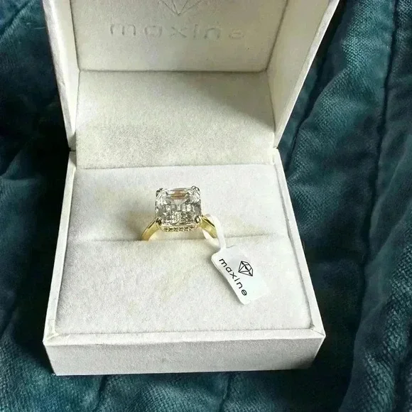 NWT Emerald Cut Simulated Engagement Ring 5.5CT Yellow plating over Silver sz 6 - Picture 3 of 10